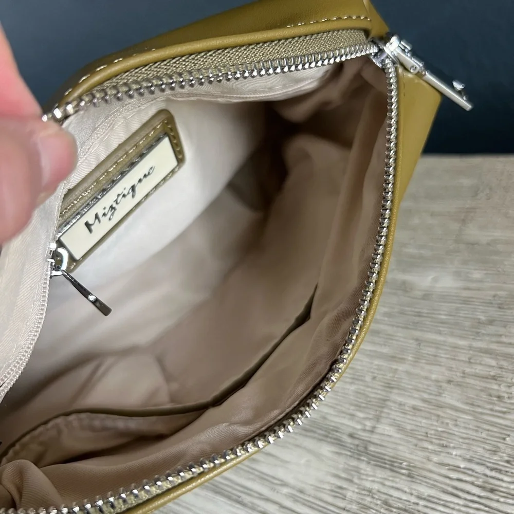 NWOT!!! Miztique Olive Wristlet Clutch